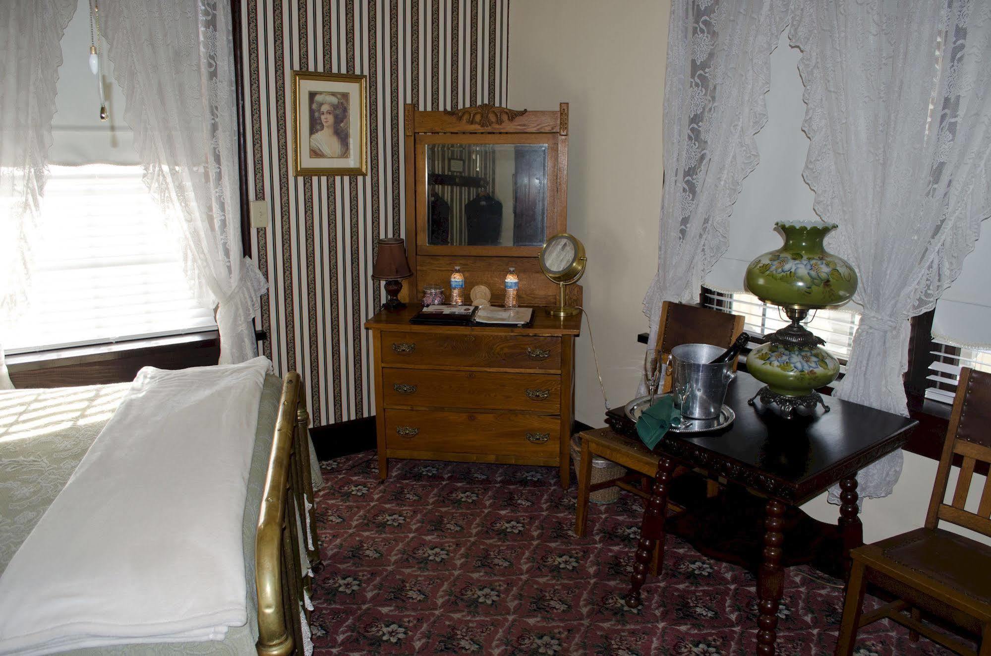 The National Hotel Джеймстаун Экстерьер фото