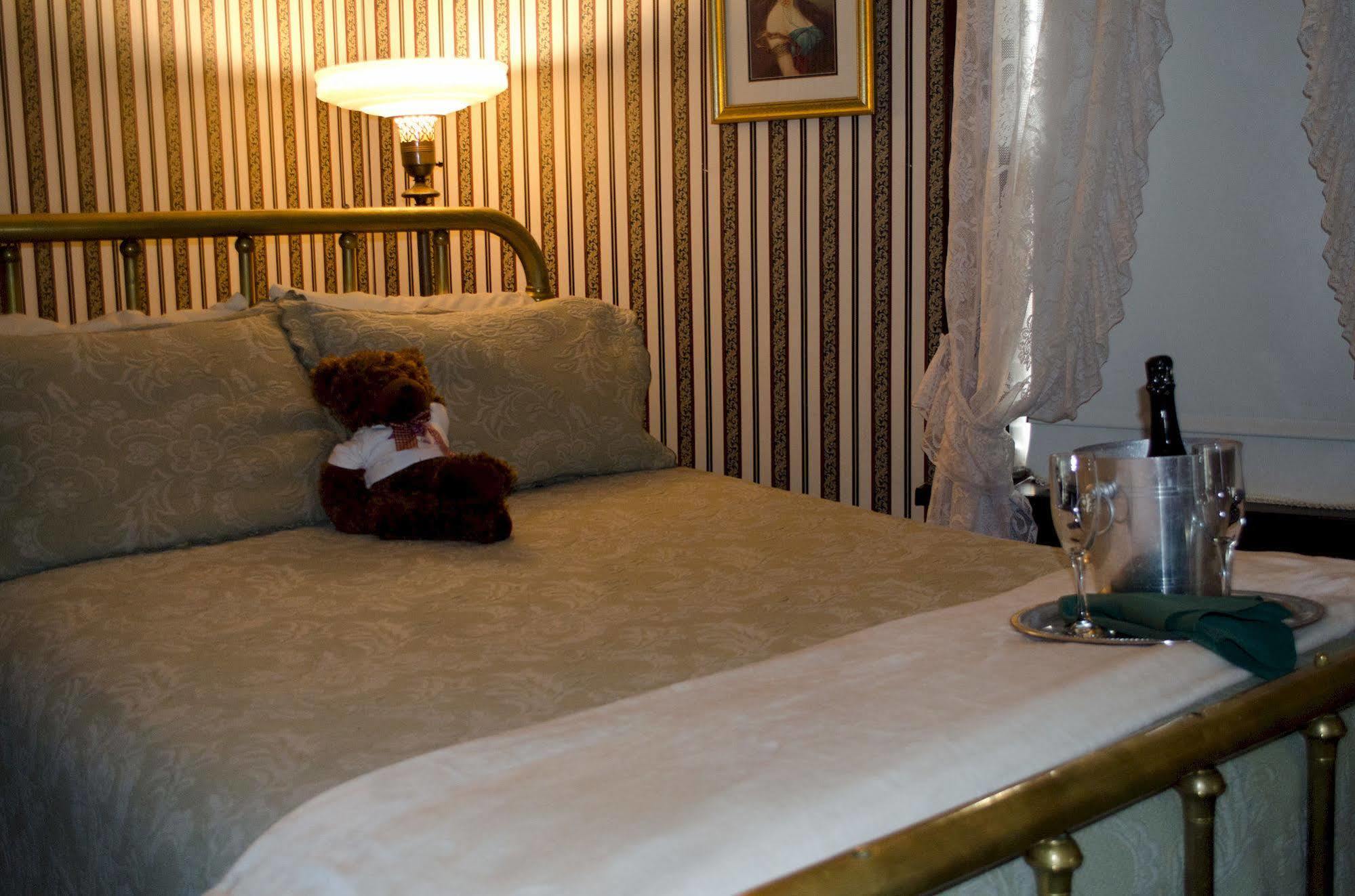 The National Hotel Джеймстаун Экстерьер фото