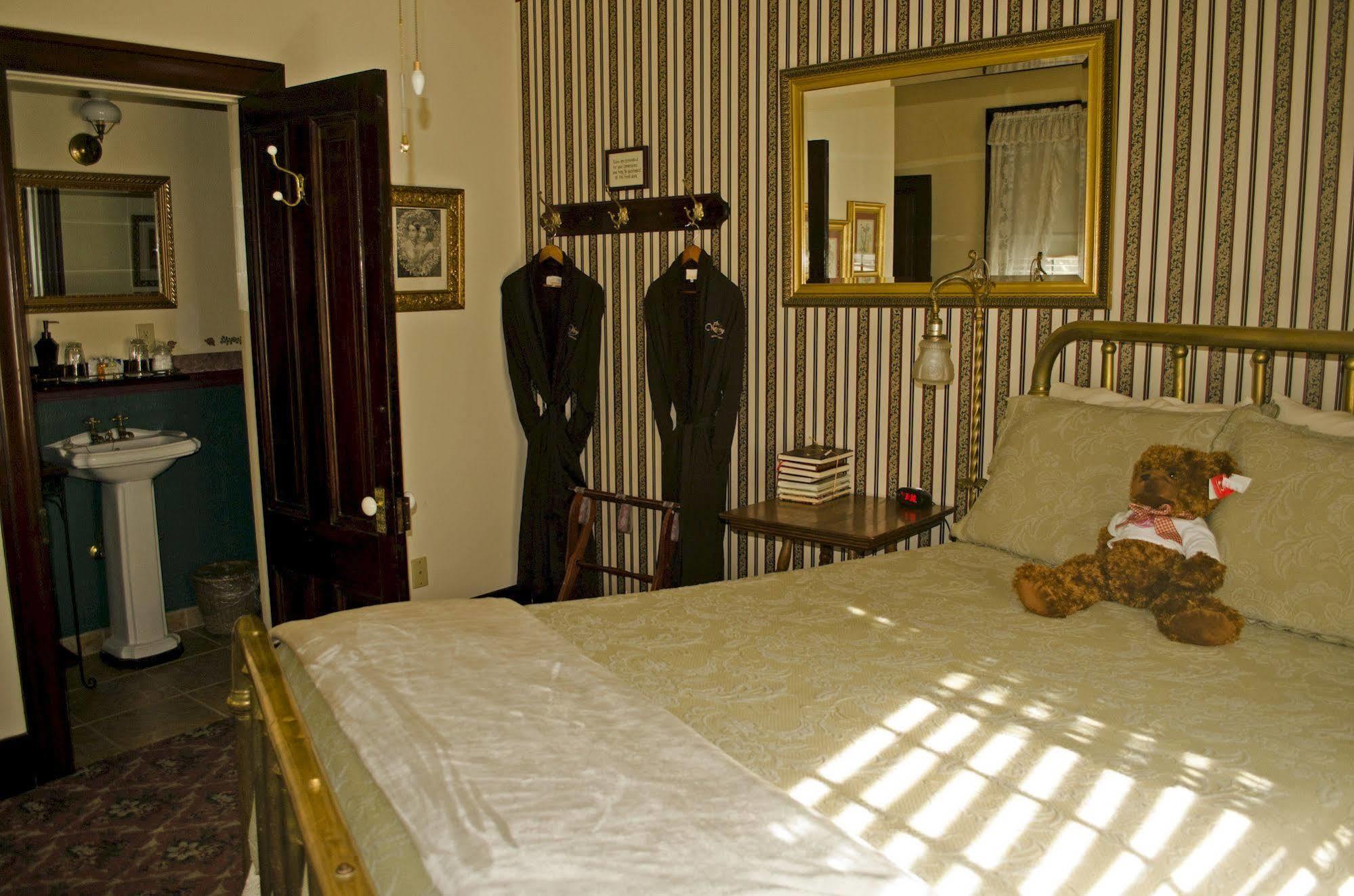 The National Hotel Джеймстаун Экстерьер фото
